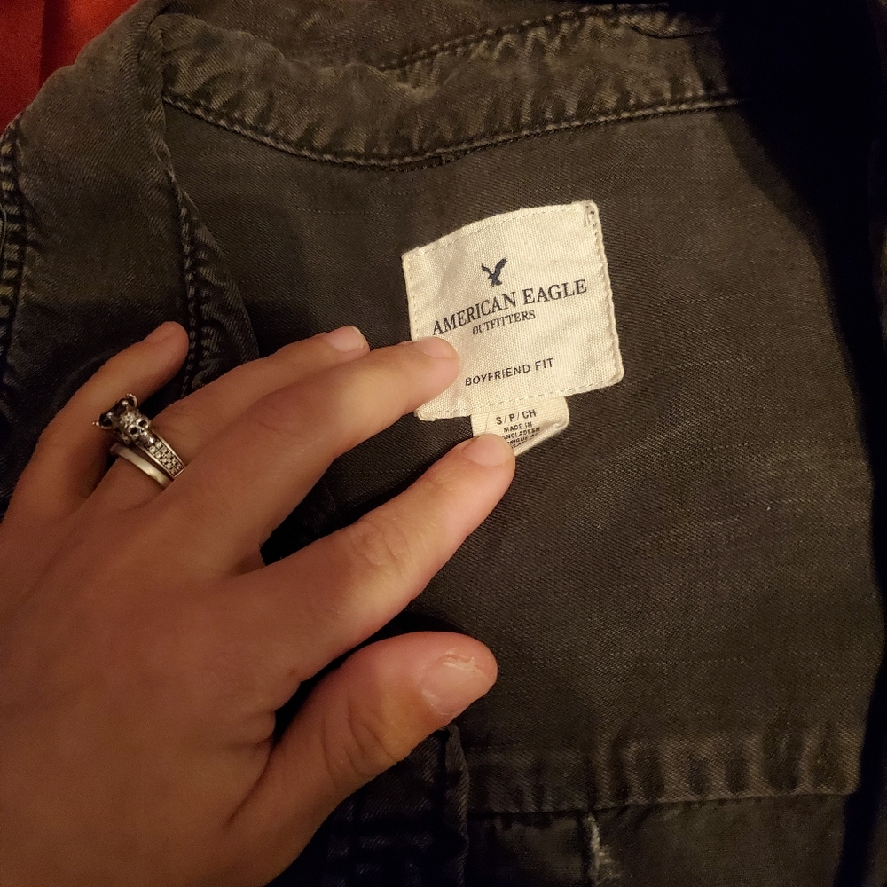 Button up top - Picture 3 of 3